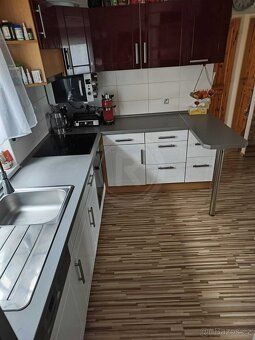 Nabízíme k prodeji dvoupodlažní rodinný dům vystavěný v roce