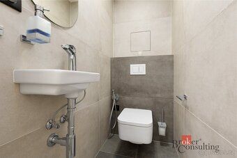Corso Harraochov 100m2 bytová jednotka 4kk , 2 parkovací mís