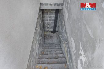 Nabízíme k prodeji útulnou a udržovanou chatu v klidné zahrá