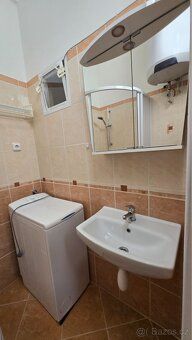 Nabízím k pronájmu tichý a čistý byt 1+1 o velikosti 41 m² v