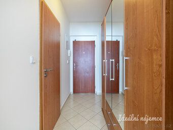 Nabízíme k dlouhodobému pronájmu světlý a útulný byt 1+kk v 
