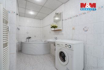 Nabízíme slunný byt 2+1 o podlahové ploše 90 m² s možností ú