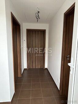 ízíme Vám k pronájmu byt 2+kk o velikosti 35 m2, s terasou 1
