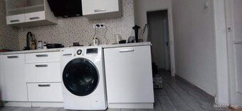 Nabízím samostatný neprůchozí pokoj v bytě 2+1 na adrese Brn