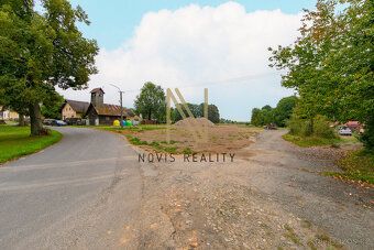 Nabízíme k prodeji stavební pozemek o výměře 906 m² v obci P