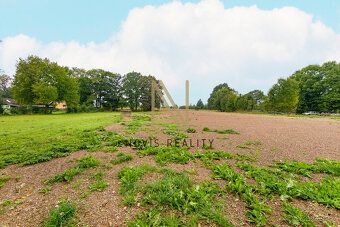 Nabízíme k prodeji stavební pozemek o výměře 906 m² v obci P