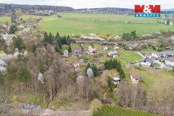 Nabízíme k prodeji krásnou zahradu o celkové rozloze 860 m²,
