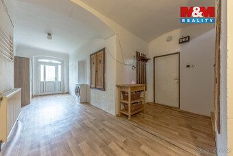 Exkluzivně nabízíme k prodeji prostorný rodinný dům v malebn