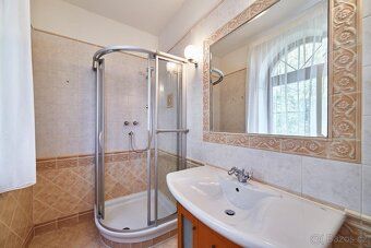 Ev.č. R2253 ID zakázky: R2253
Elegantní samostatná vila je s