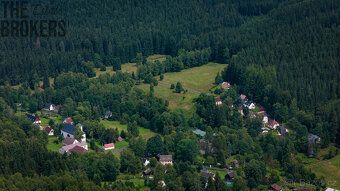 Nabízíme k prodeji stavební pozemek o výměře 931 m² v obci K
