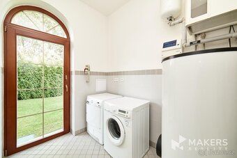Ev.č. R2254 ID zakázky: R2254
Elegantní samostatná vila je s