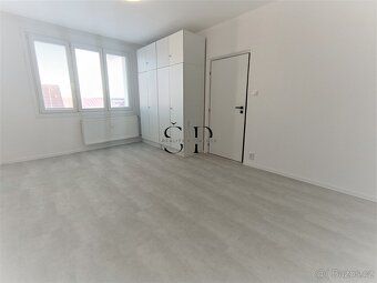 Nabízíme k pronájmu světlý byt 2+kk o výměře 40 m² v Revoluč