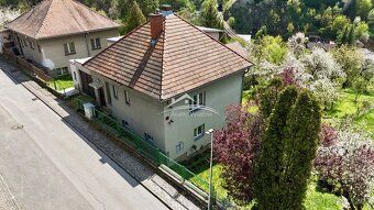 Ve výhradním zastoupení Vám nabízíme velmi pěkný rodinný dům