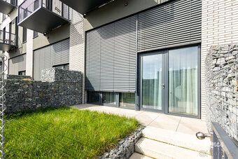 K dlouhodobému pronájmu nabízíme kompletně zařízený luxusní 