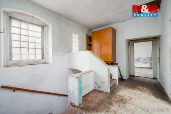 Nabízíme k prodeji stavbu rodinného domu s potenciálem pro k