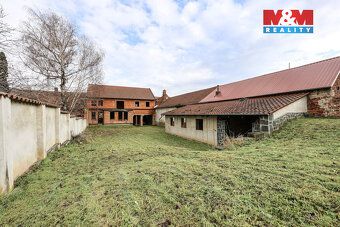 Prodej rozestavěného řadového rodinného domu v centru obce Ž