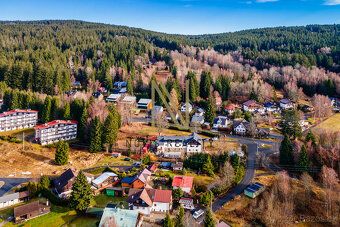 Nabízíme k pronájmu exkluzivní byt 2 kk, situovaný v malebné