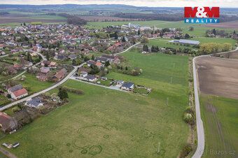 Nabízíme k prodeji stavební pozemek 3 698 m² v klidné části 