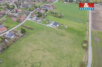 Nabízíme k prodeji stavební pozemek 3 698 m² v klidné části 