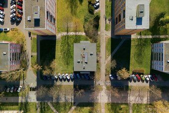 Hledáte prostorné rodinné bydlení v lokalitě, kde máte úplně
