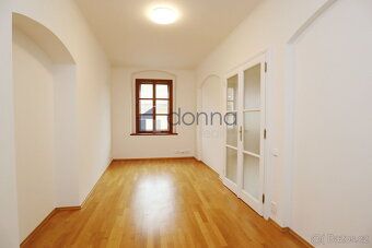 Nabízíme pronájem bytu 4+1, o ploše 92m2, ve 2. patře cihlov