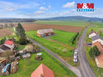 Prodej pozemku se zemědělskou stavbou o celkové ploše 8 252 