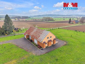 Prodej pozemku se zemědělskou stavbou o celkové ploše 8 252 