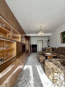 K dlouhodobému podnájmu nabízíme světlý a velmi příjemný byt
