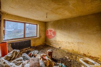 Tady se nebudeme tvářit, že je všechno růžové.
Tenhle dům v 