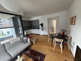 🆔 ID: 041 🔹 Typ a plocha bytu: 2+kk, 59 m² 📌 Adresa: Waltrov