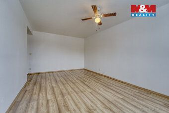 Nabízíme k prodeji prostorný a světlý byt 3+1 o užitné ploše