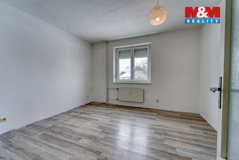Nabízíme k prodeji prostorný a světlý byt 3+1 o užitné ploše
