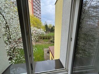 Krásný slunný byt 2+kk s výhledem do zahrady a přírody – Čes