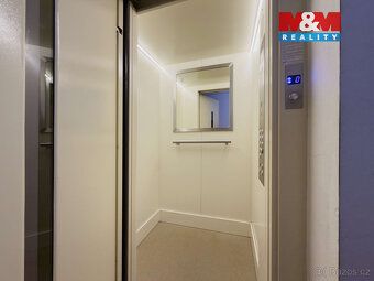 Nabízíme k prodeji byt 3+1 se zasklenou lodžií, výtahem a v 