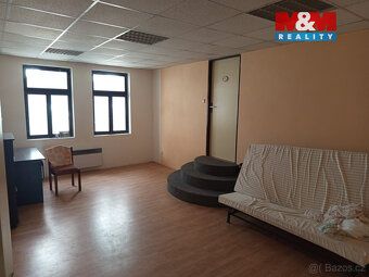 Nabízíme k pronájmu skladový prostor o rozloze 1730 m² v kli