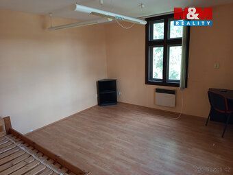 Nabízíme k pronájmu skladový prostor o rozloze 1730 m² v kli