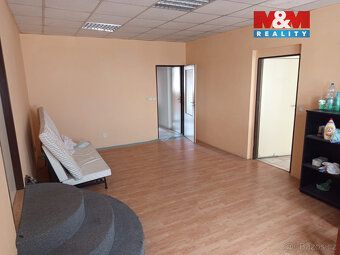 Nabízíme k pronájmu skladový prostor o rozloze 1730 m² v kli