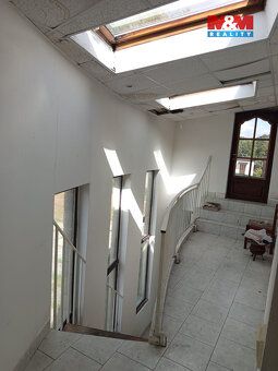 Nabízíme k pronájmu skladový prostor o rozloze 1730 m² v kli