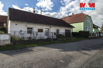 Nabízíme k prodeji rodinný dům v malebné obci Drobovice, ide