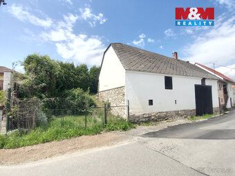 Nabízíme k prodeji půvabnou chalupu umístěnou na okraji obce