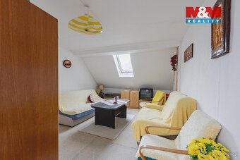 Nabízíme k prodeji prostorný rodinný dům 7+1 v centru obce Z