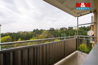 Nabízíme k prodeji prostorný, světlý a udržovaný byt o dispo