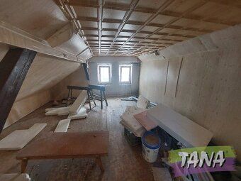 Ev.č. 00341 Dům se třemi byty v obci Jenišovice v blízkosti 