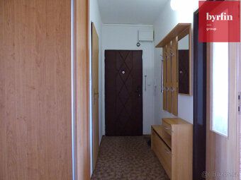 Nabízím k pronájmu prostorný byt o dispozici 3+1 s výměrou 7