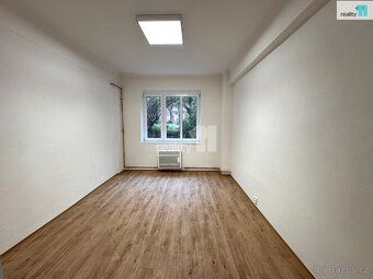 + zálohy na služby 2.000,-Kč/měsíc, elektřina a plyn převede