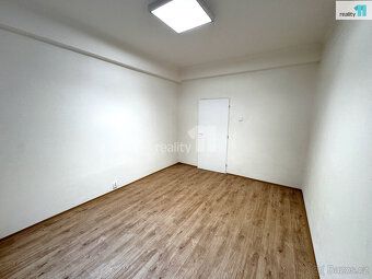 + zálohy na služby 2.000,-Kč/měsíc, elektřina a plyn převede