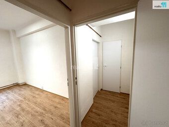 + zálohy na služby 2.000,-Kč/měsíc, elektřina a plyn převede