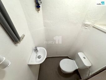 + zálohy na služby 2.000,-Kč/měsíc, elektřina a plyn převede
