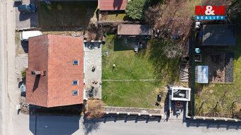 Nabízíme k prodeji prostorný rodinný dům v obci Cerekvice na