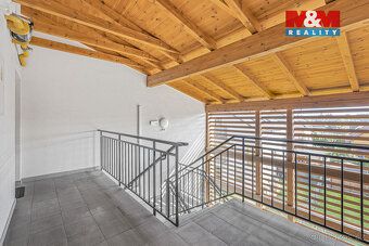 Nabízíme k prodeji prostorný a světlý byt 3+kk o celkové plo